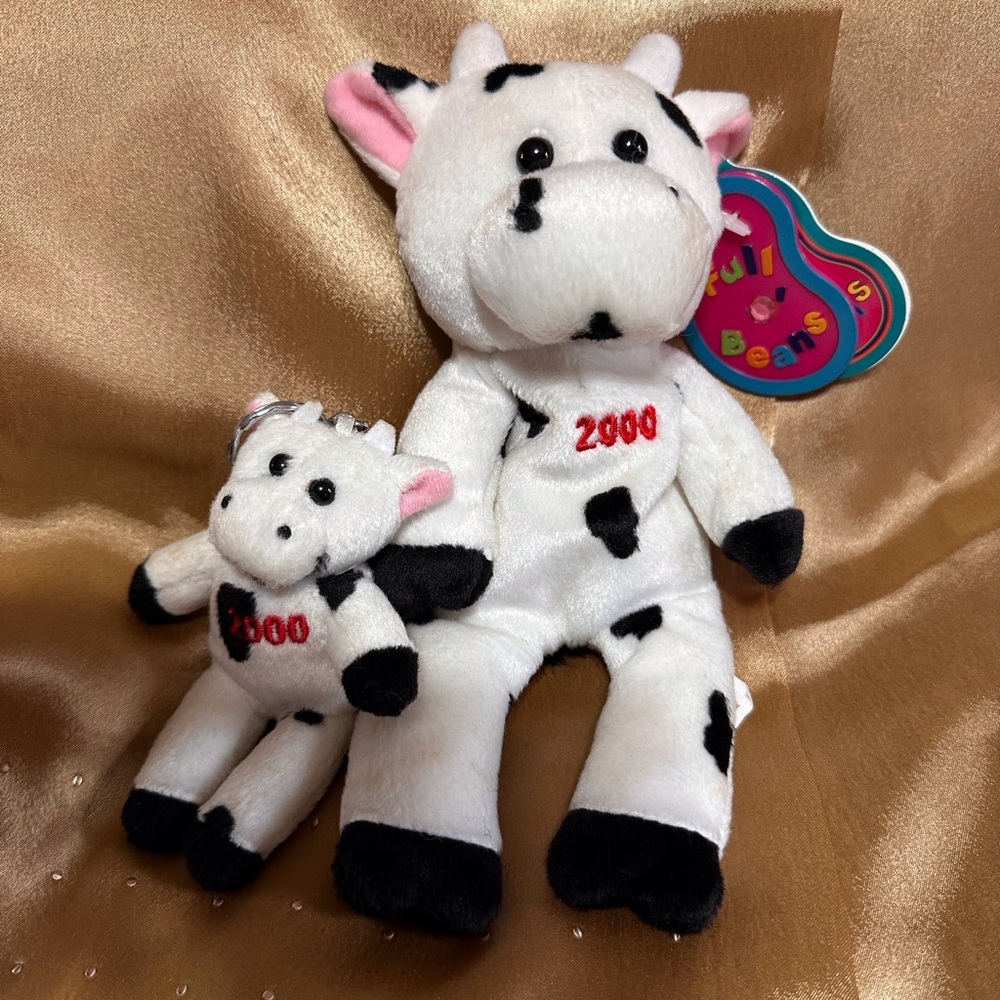 Full of Beans “Clara” the Cow & Baby on Keychain